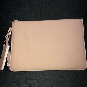 Beis The BEISICS Laptop Pouch in Beige